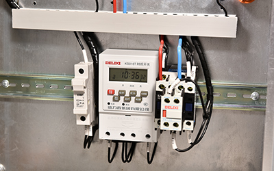 德力西時(shí)控開關(guān)和交流接觸器