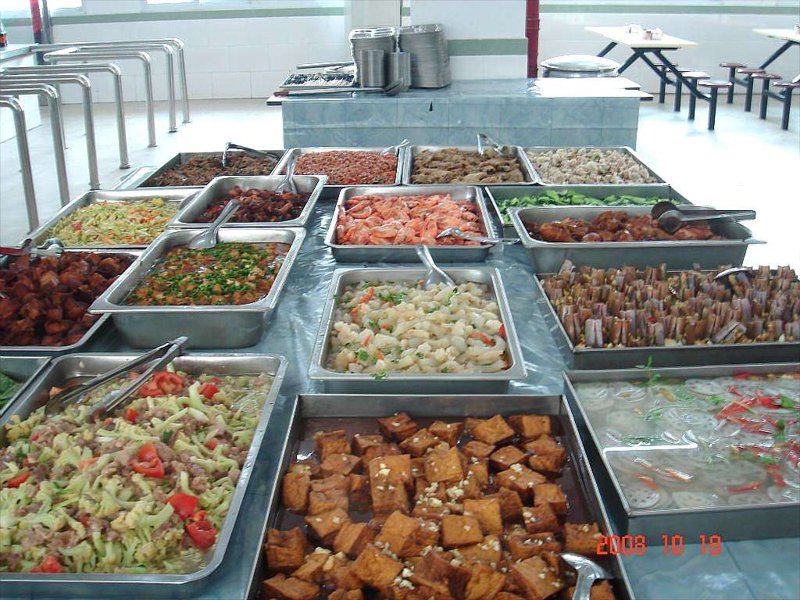 现代办公潮流：团餐配送让企业享受高效便捷的美食享受